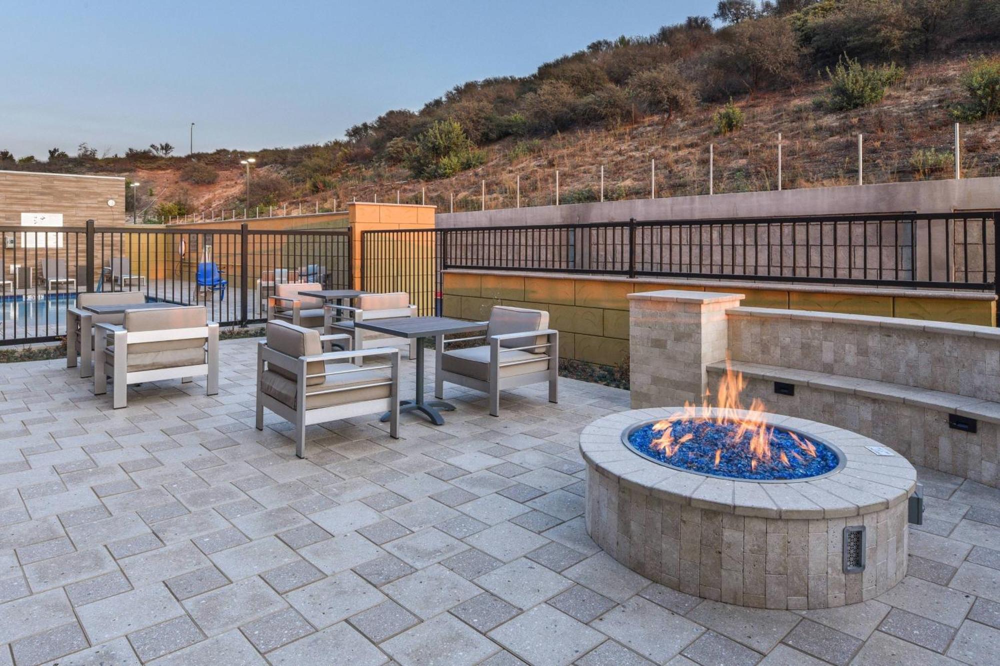 Fairfield Inn & Suites By Marriott Moorpark Ventura County Exterior foto